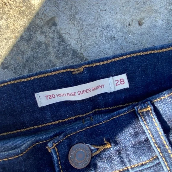 Levi’s 720 Highrise Super Skinny Women's Jeans- Size 28x30 - Picture 3 of 6